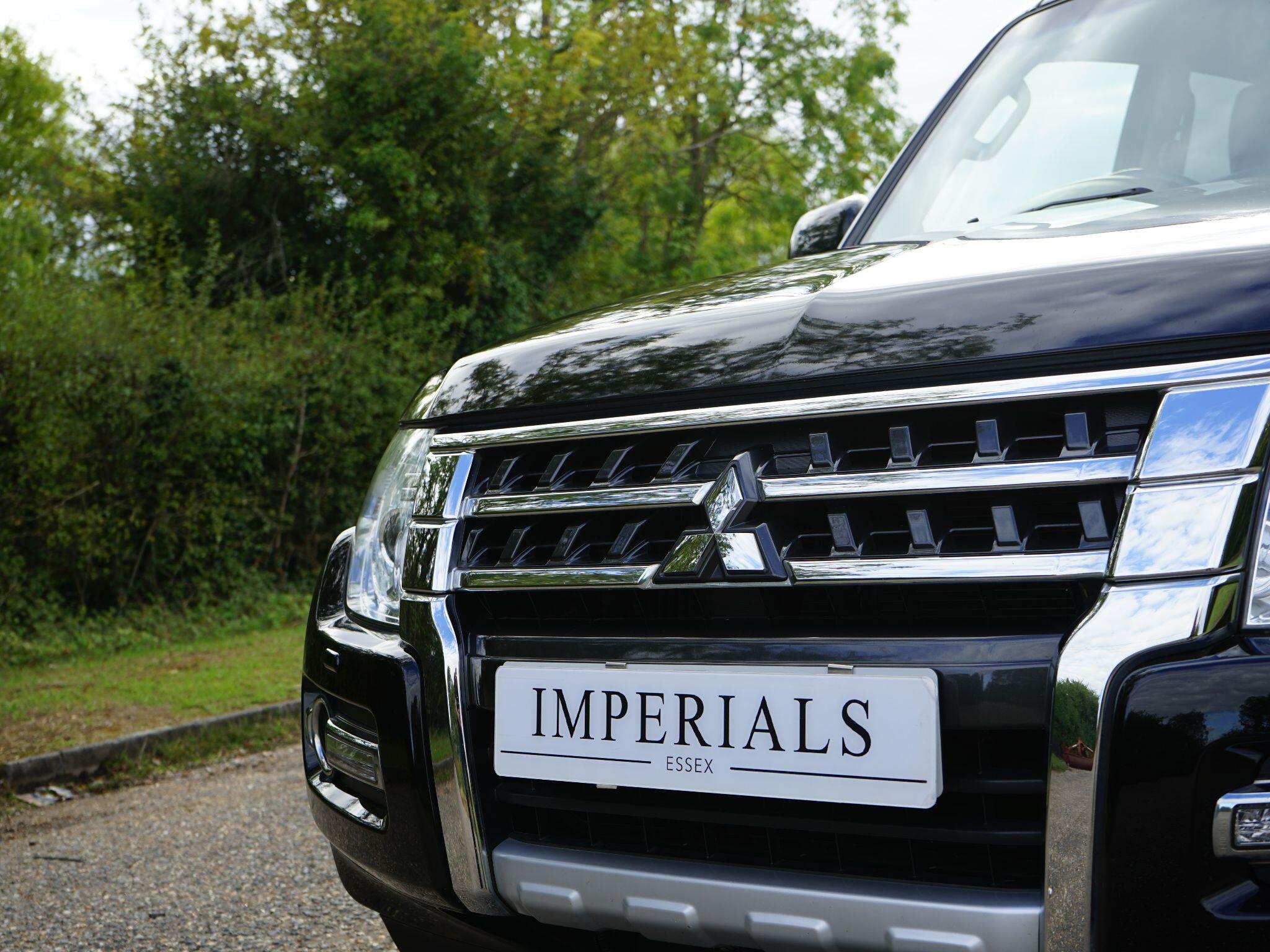 Mitsubishi Shogun 3.2 DI-DC SG3 SUV 5dr Diesel Auto 4WD Euro 6 LWB (187 ps) — photo 9