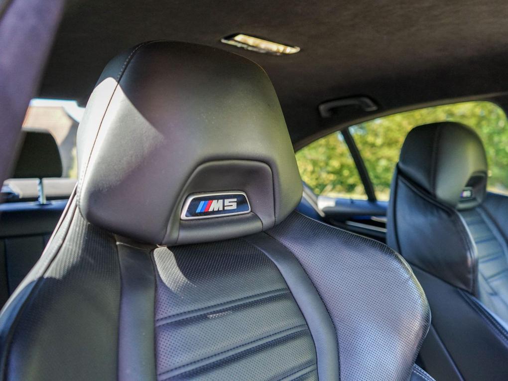 Used BMW M5 YG71ZNA 19