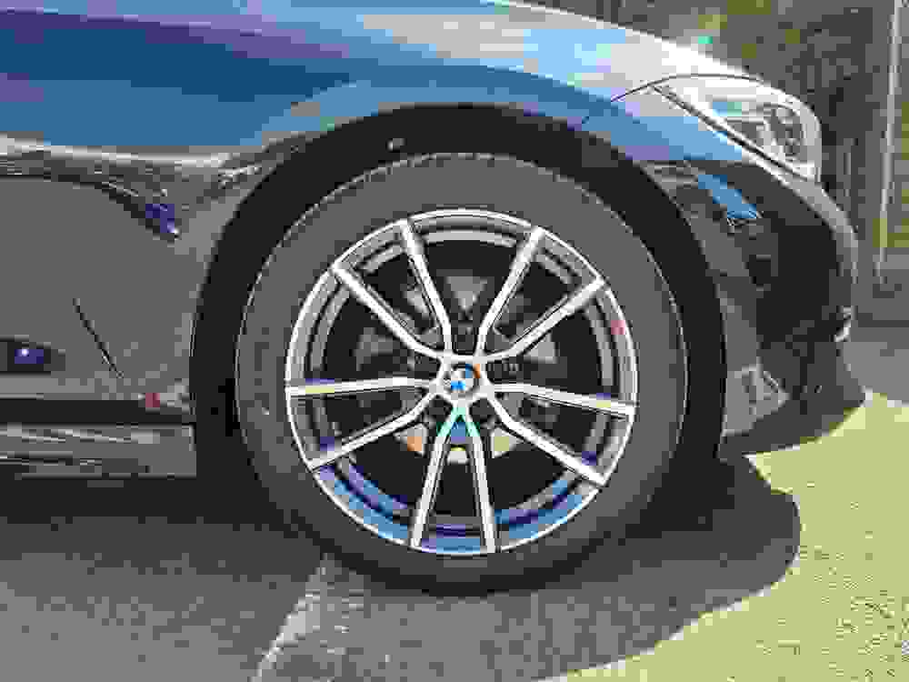 BMW 3 Series Photo at-520d68ff42a6440283db0038d2e12995.jpg