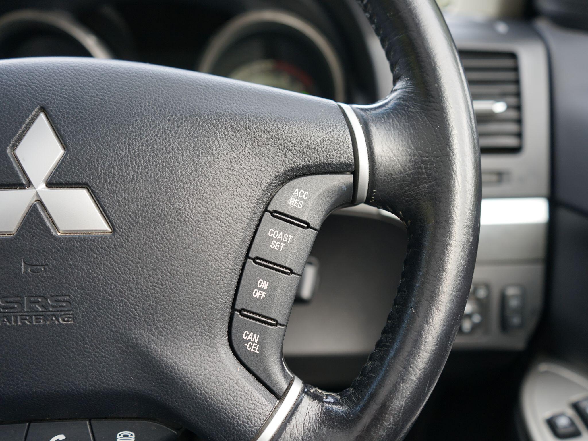 Mitsubishi Shogun 3.2 DI-DC SG3 SUV 5dr Diesel Auto 4WD Euro 6 LWB (187 ps) — photo 32