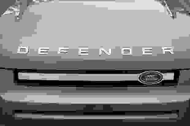 Land Rover Defender 110 Photo at-52223e6009e2401eafa7e376756c3ae2.jpg