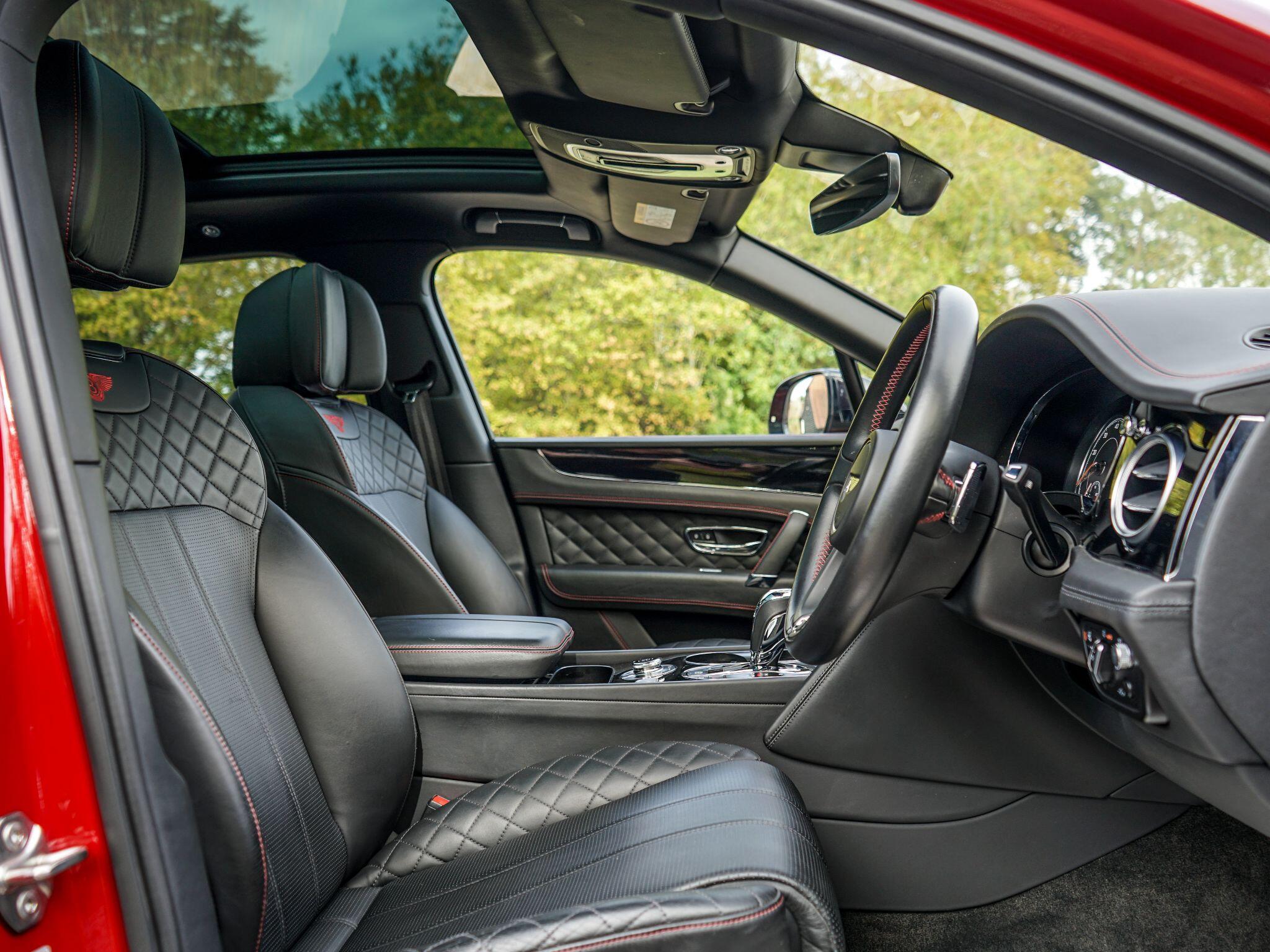 Bentley Bentayga 4.0 V8 Auto 4WD Euro 6 (s/s) 5dr — photo 24