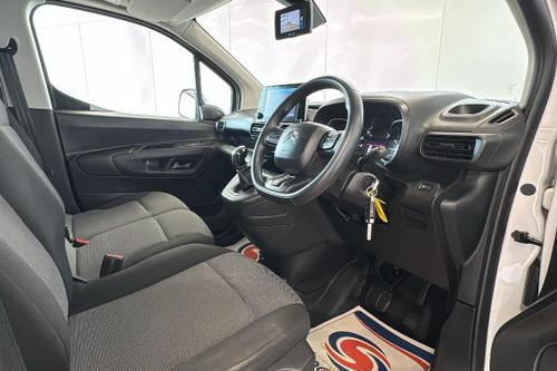 Citroen BERLINGO Photo at-5244b39d34c54e369d41c4492d937c58.jpg