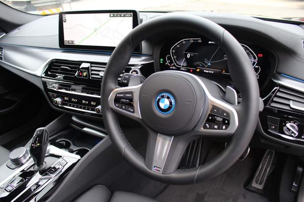 BMW 5 Series Photo at-525af0bac2a448d182272ba555a29f19.jpg