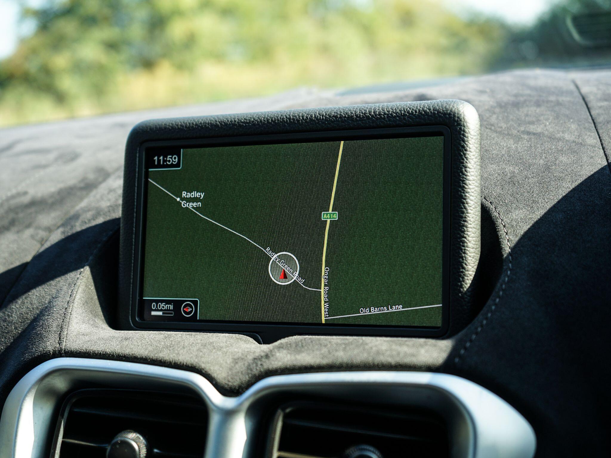 Aston Martin Vantage 4.0 V8 Auto Euro 6 2dr — photo 19