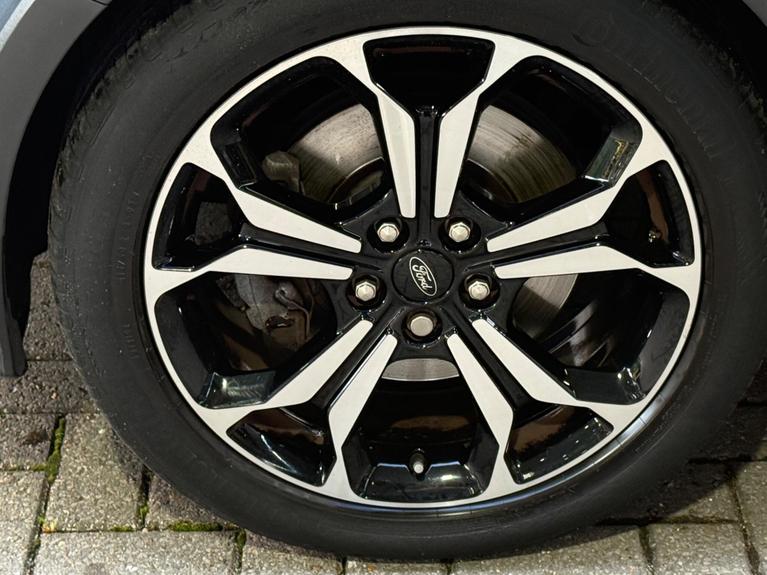 Used Ford Focus YM69LHF 17