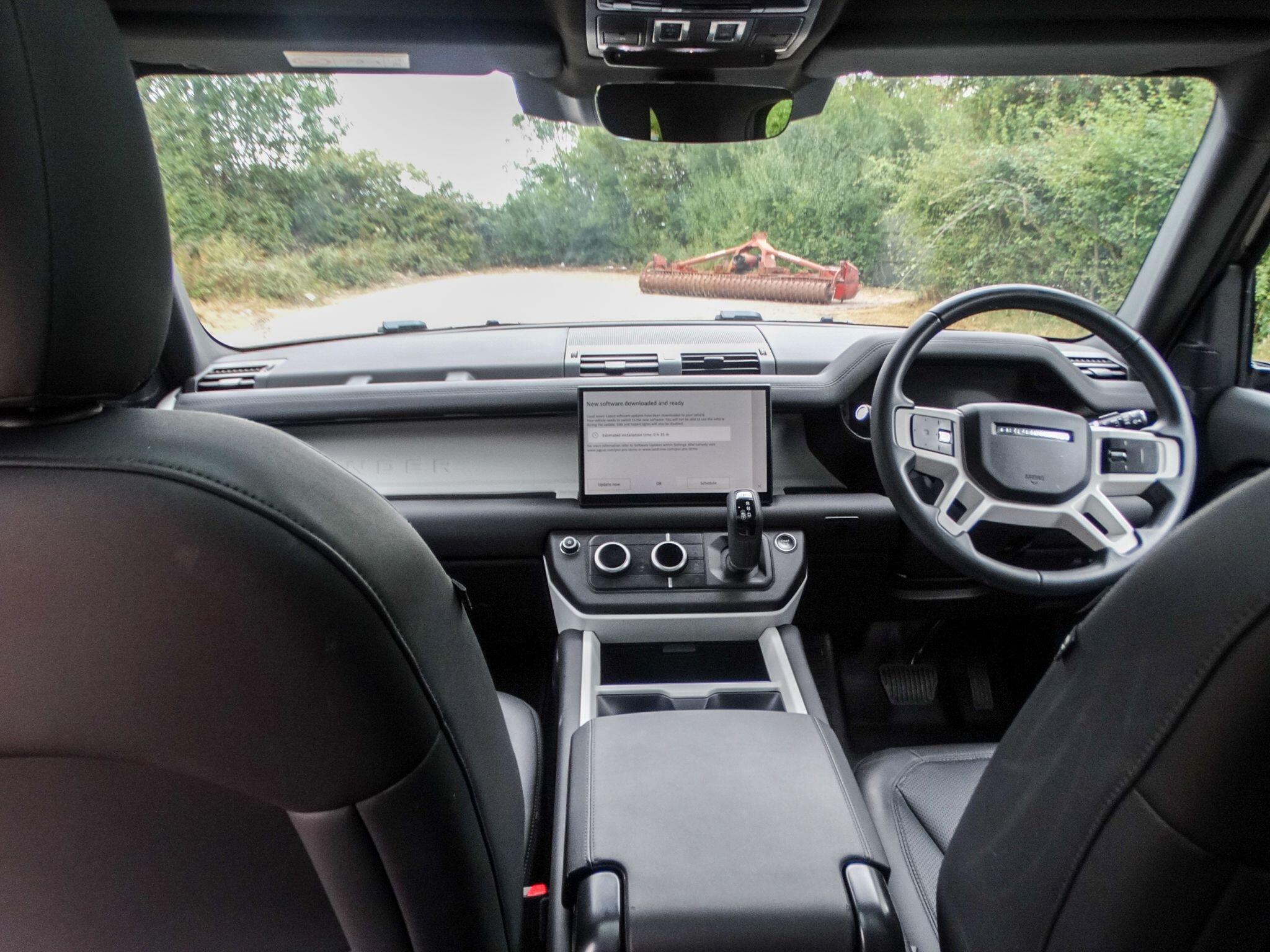 Land Rover Defender 110 3.0 D350 MHEV X-Dynamic SE Auto 4WD Euro 6 (s/s) 5dr — photo 14