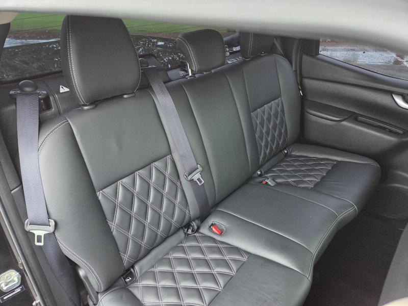 Mercedes-Benz X Class Photo at-52f2860753af4706abc9c07bf3663315.jpg