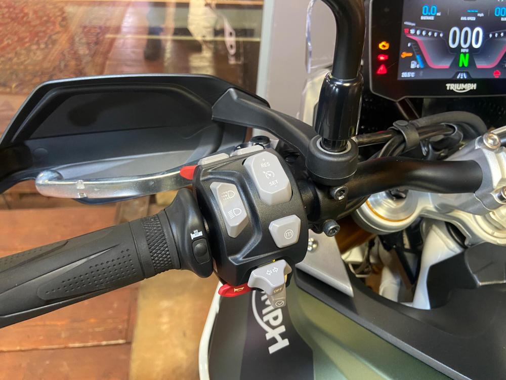 TRIUMPH Tiger 900 Photo at-53210dc99e414c5889ad62bee511acb4.jpg