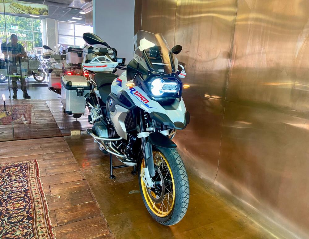 BMW R 1250 GS Photo at-53270ab926aa4f30b05bb0a9d5f1ea09.jpg