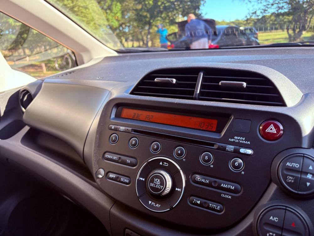 Honda Jazz Photo at-532b8a6852ea40f3815dfcdfd7f2f18e.jpg