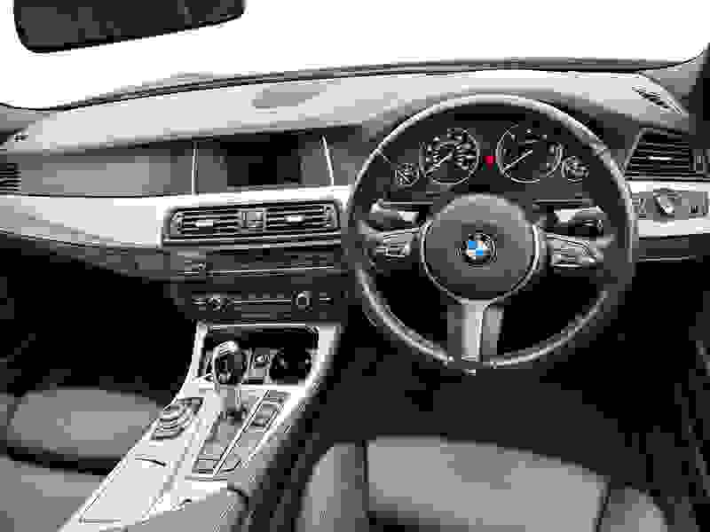 BMW 5 Series Photo at-5330bd30557b45fdad901bdbc73e4bdc.jpg