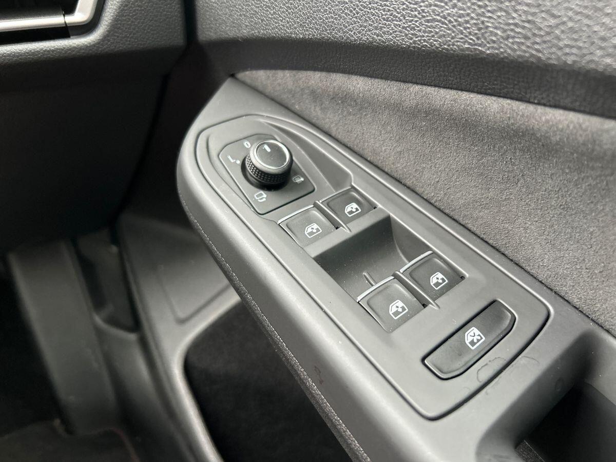 Volkswagen Golf Photo at-533389c84ab2431f9883db6a493ddd2f.jpg