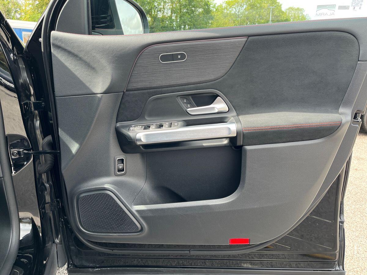 Mercedes-Benz EQB Photo 25