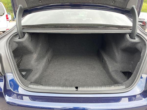 BMW 5 Series Photo at-5376caf33fe249efba4b3c66022d8f77.jpg