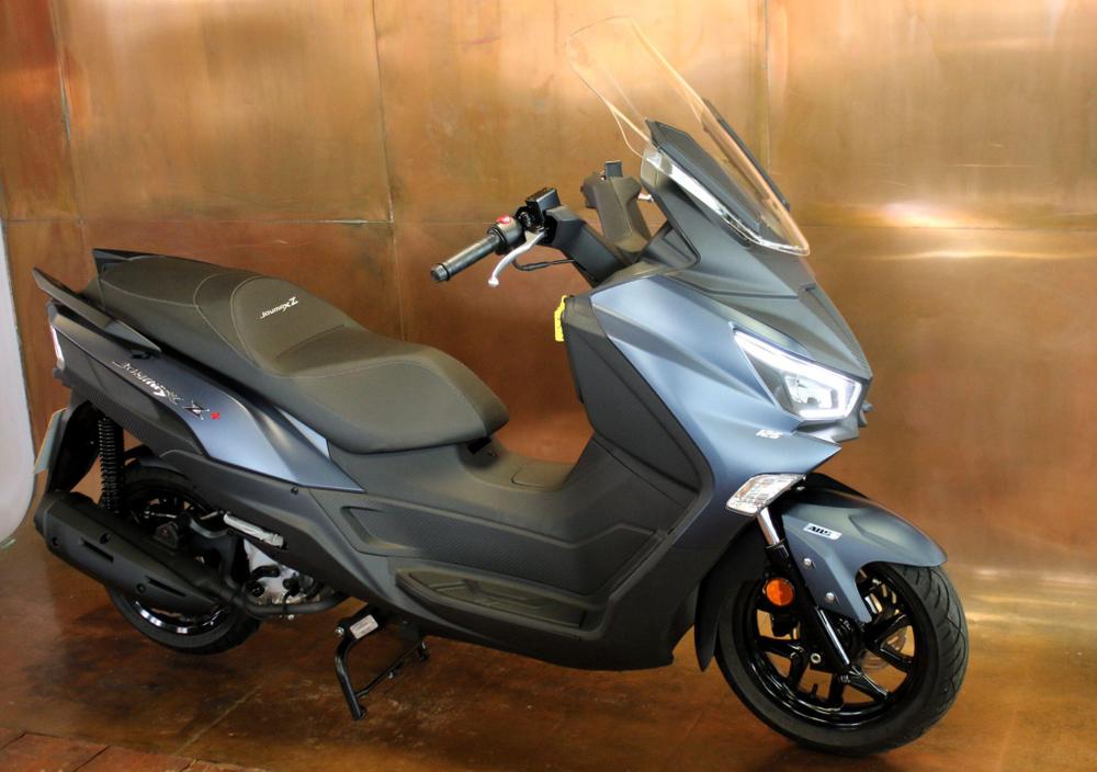 SYM Joymax Z 125 Photo at-537a954a2eb34b61ab1377c63cfe48a5.jpg