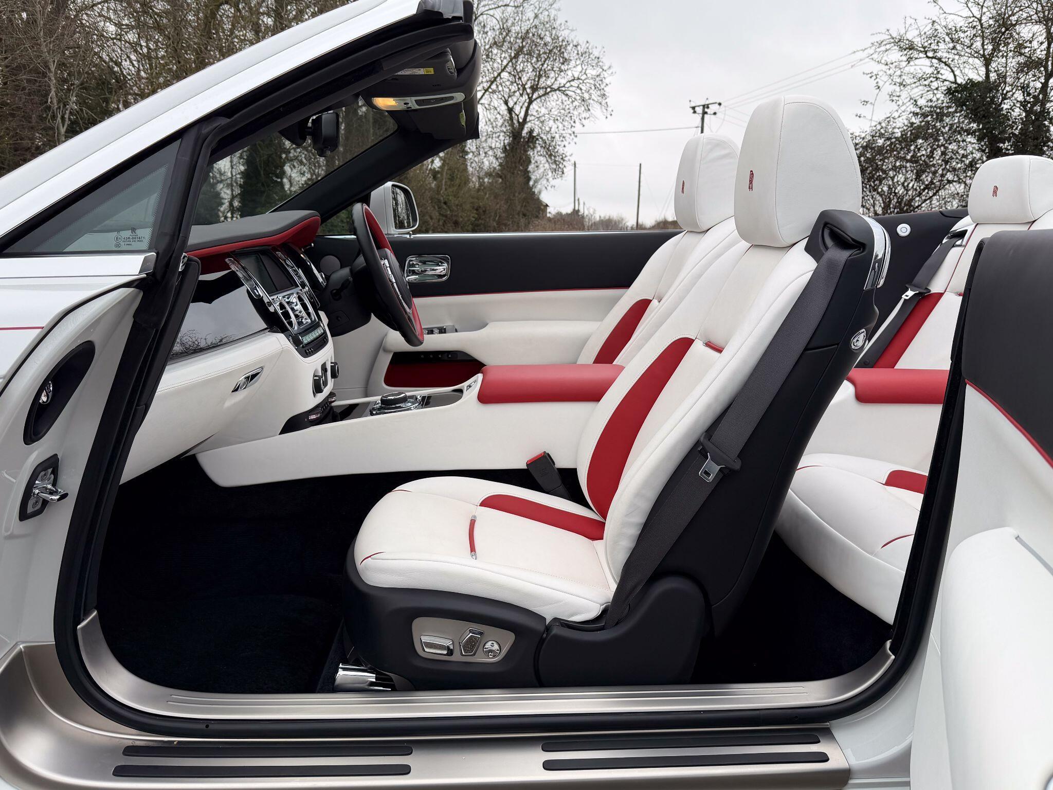 Rolls-Royce Dawn 6.6 V12 Convertible 2dr Petrol Auto Euro 6 (563 bhp) — photo 3