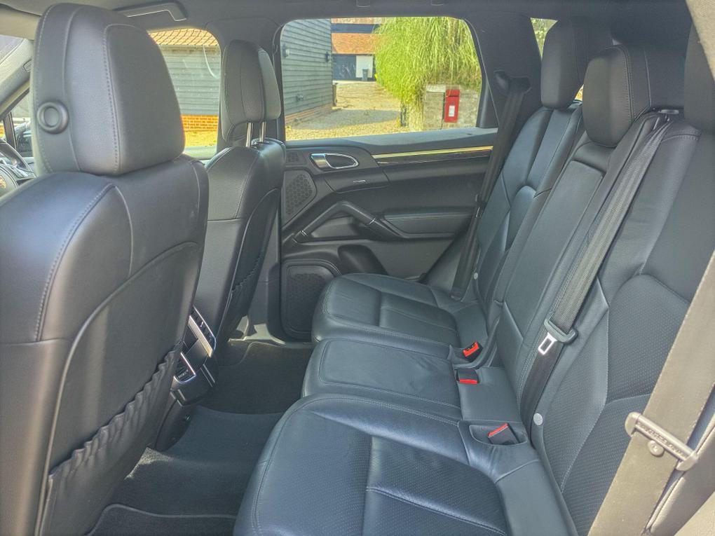 Used Porsche Cayenne LH62AAE 12