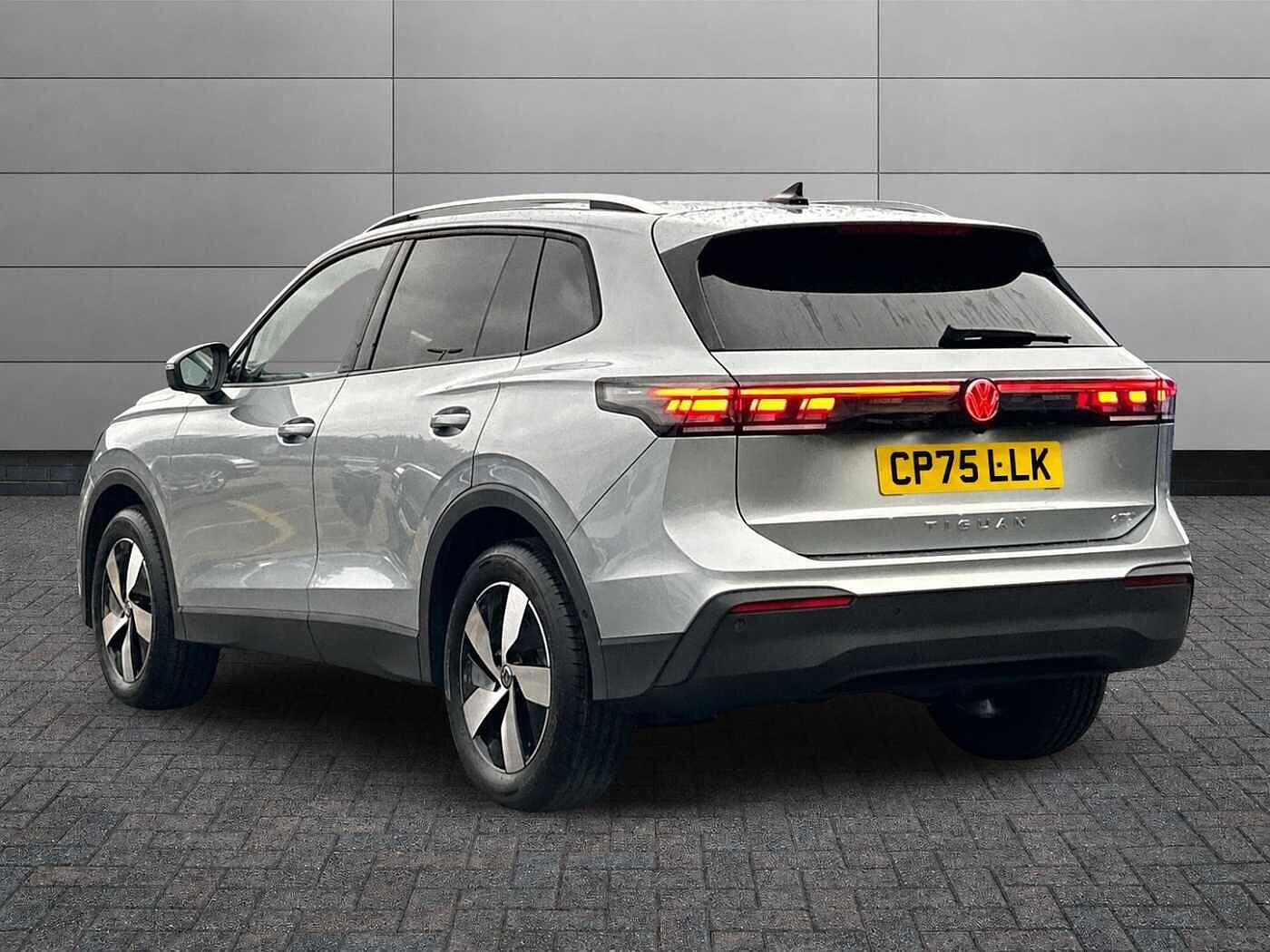 Volkswagen Tiguan Photo at-53a77c84db8b4e6cbaad6bfe2de22f72.jpg