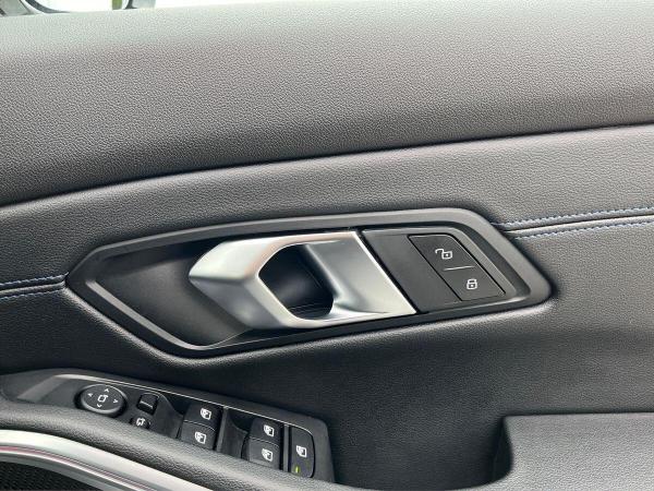 BMW 3 Series Photo at-53a9f313540847e0bca3d998d2168abe.jpg