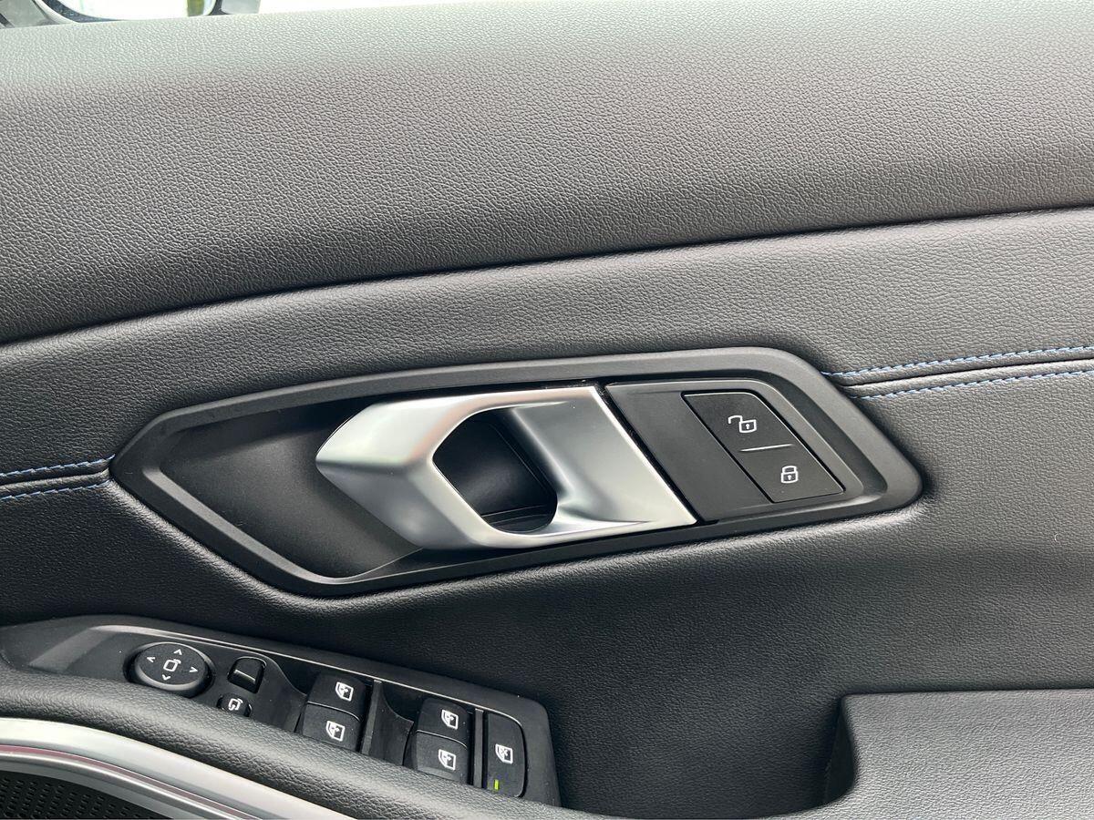 BMW 3 Series Photo 30
