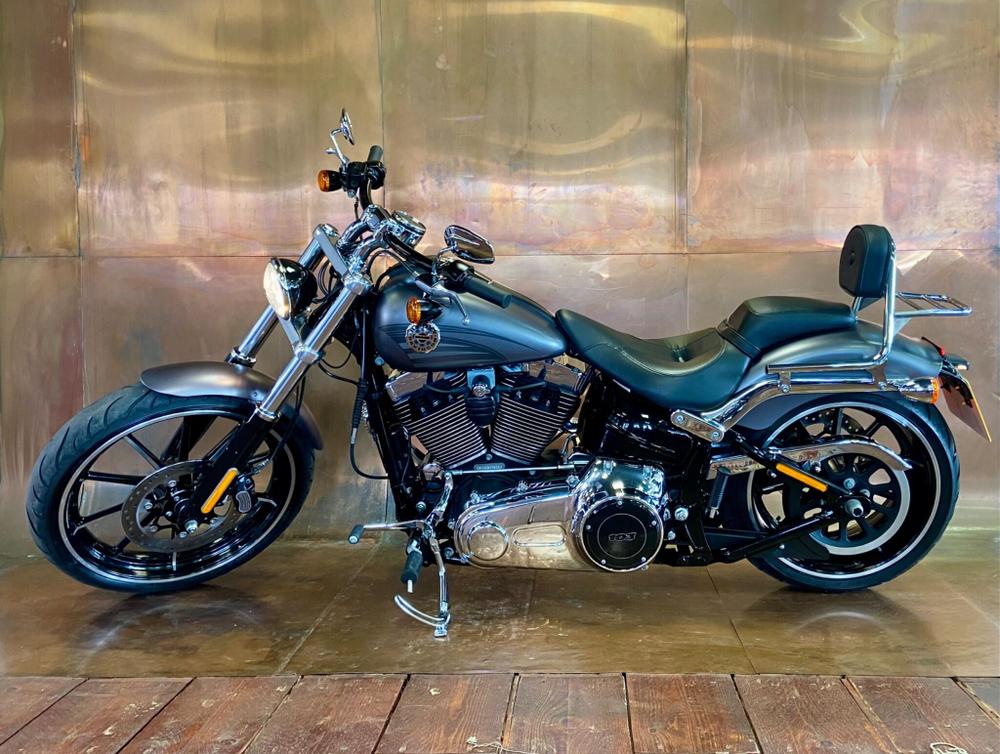 Harley-Davidson Softail Photo at-53b518c9968d47268524c693e3a828c9.jpg