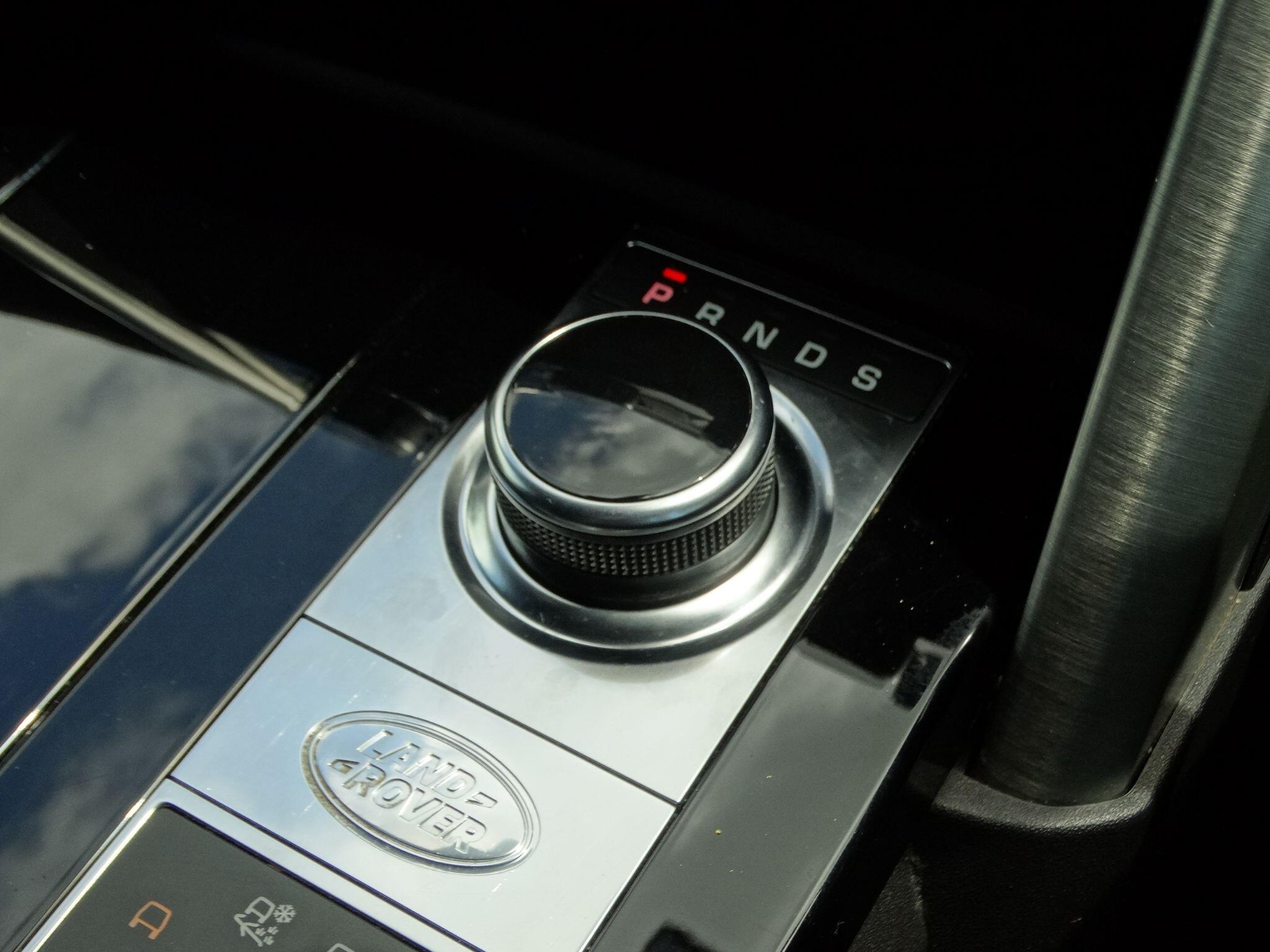 Land Rover Discovery 3.0 SD V6 HSE Auto 4WD Euro 6 (s/s) 5dr — photo 33