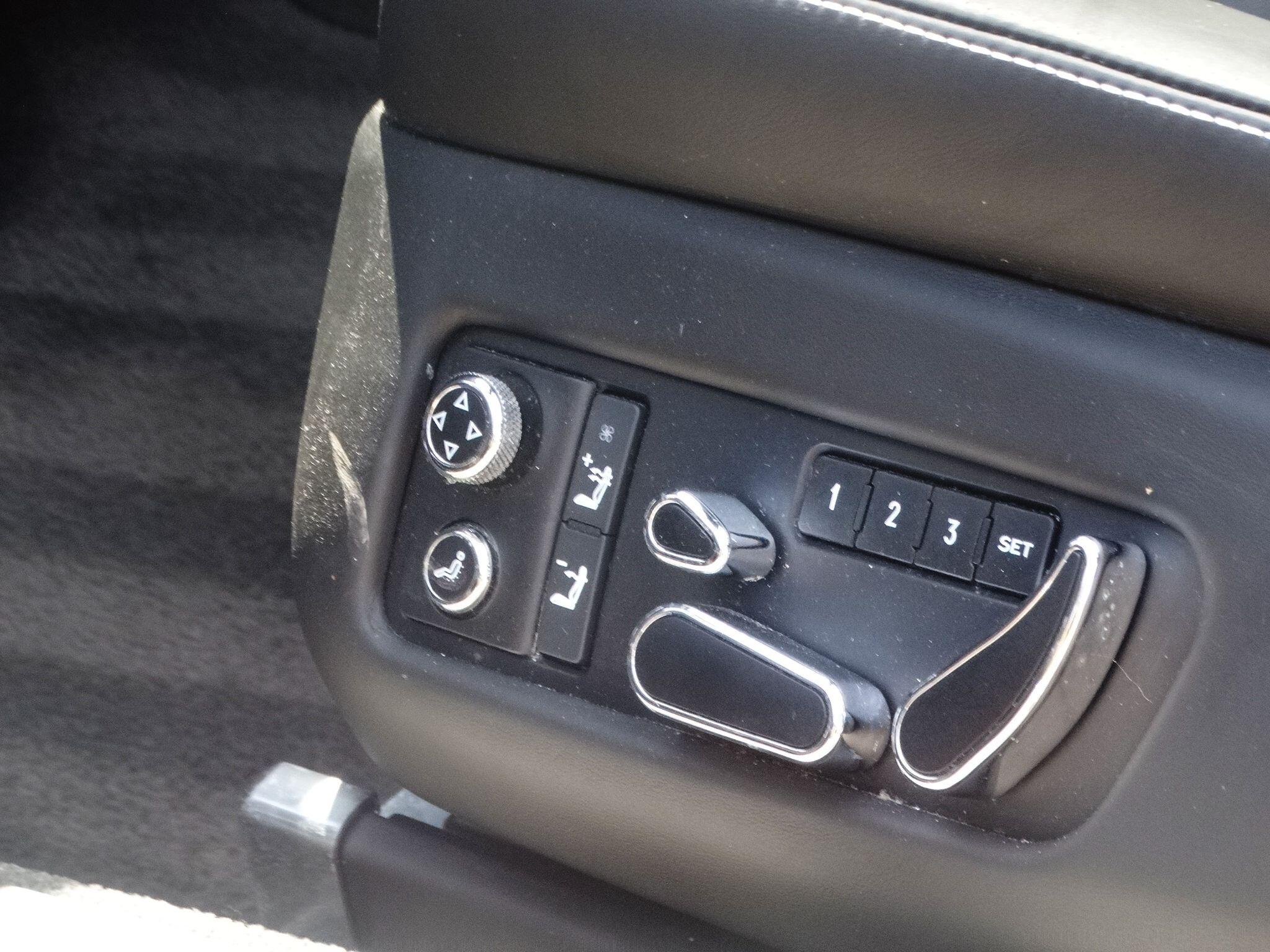 Bentley Continental 4.0 V8 GTC Convertible 2dr Petrol Auto 4WD Euro 5 (507 ps) — photo 19