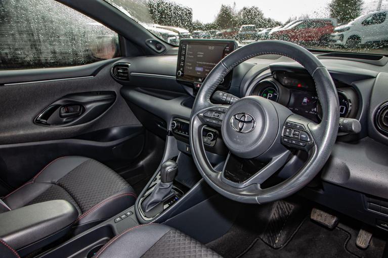 Used Toyota Yaris YY21UPM 12