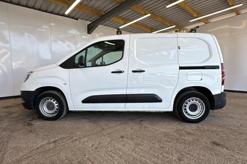Vauxhall COMBO Photo at-545d02bb7a3e4e848b4070dd06dfae2c.jpg