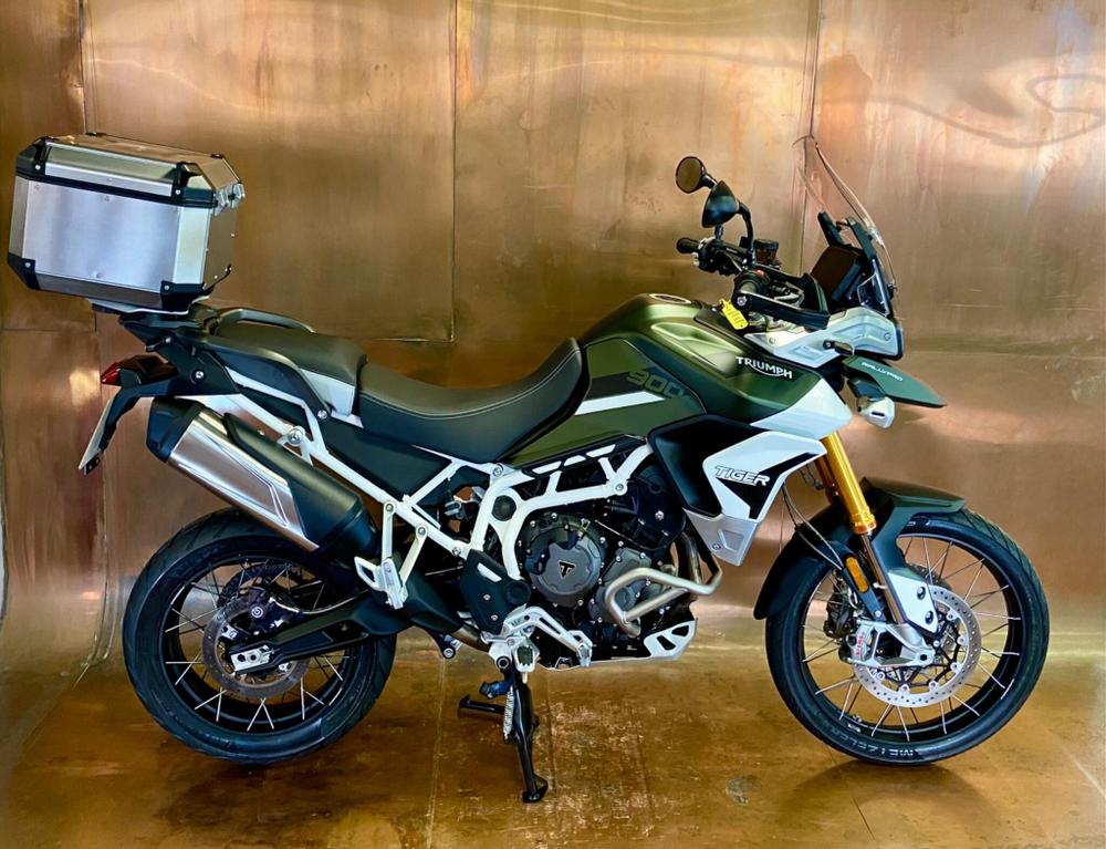 TRIUMPH Tiger 900 Photo at-54b651553dfd469895da8b8427edcd3a.jpg
