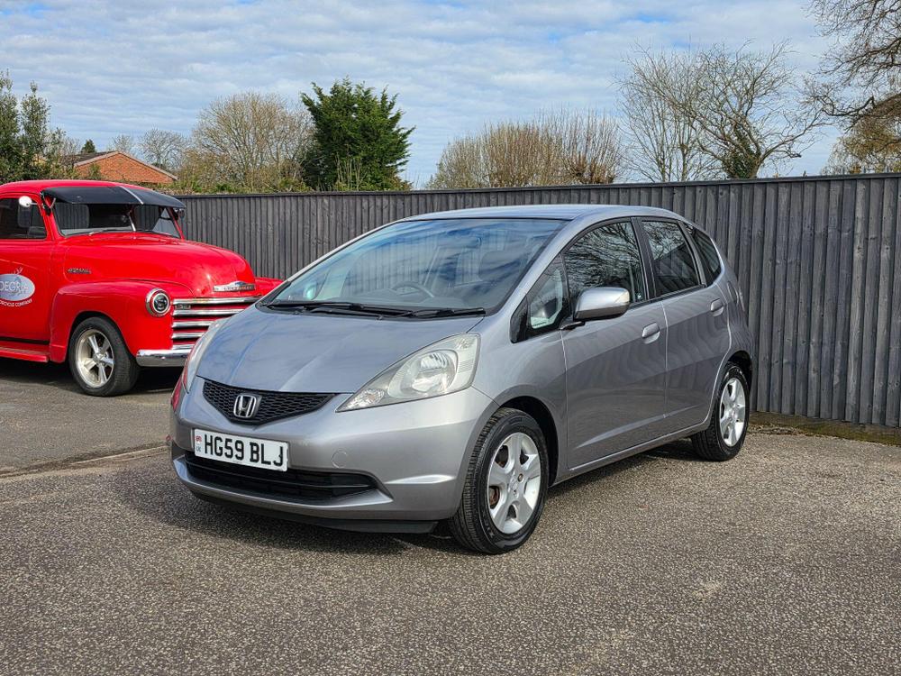 Honda Jazz Photo at-54e296639ef147198ac3d121be601eb4.jpg