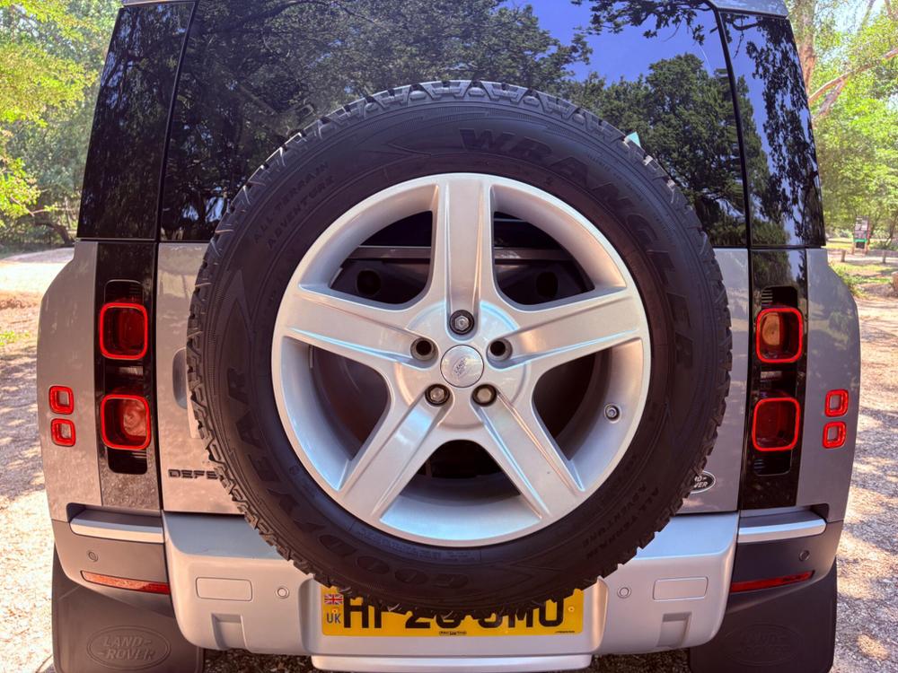Land Rover Defender 110 Photo at-550df0e5302b4799ae46f74ddc31d883.jpg
