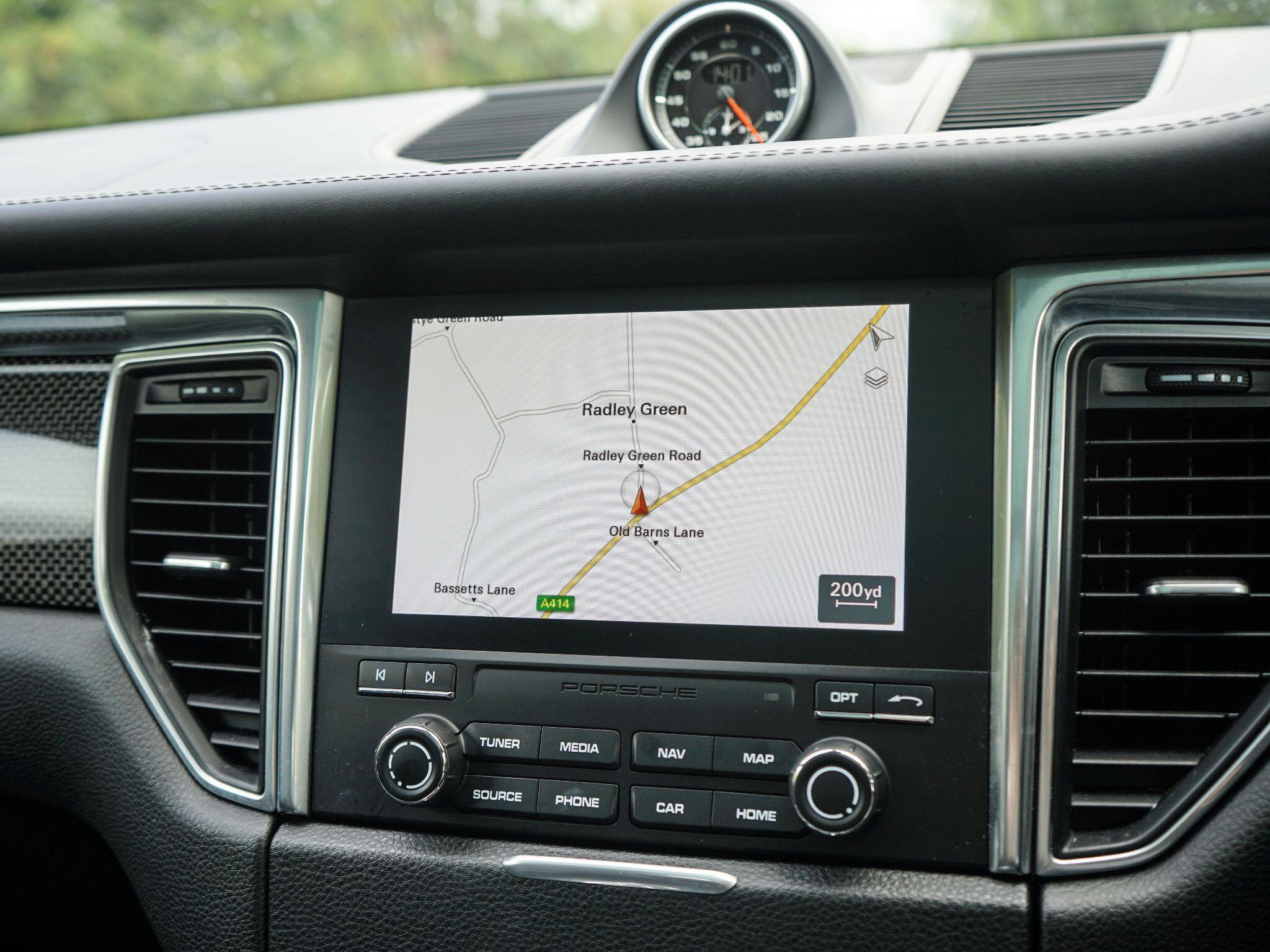 Porsche Macan 3.6T V6 Turbo Performance PDK 4WD Euro 6 (s/s) 5dr — photo 25