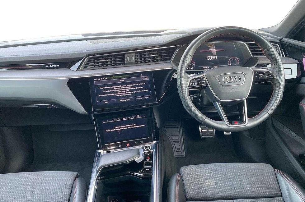 Audi Q8 Photo at-55587dbec9f844e8a27d83438a56bd0e.jpg