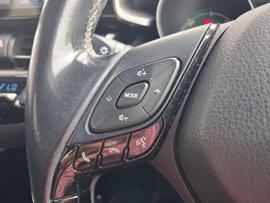 Toyota C-HR Photo 16