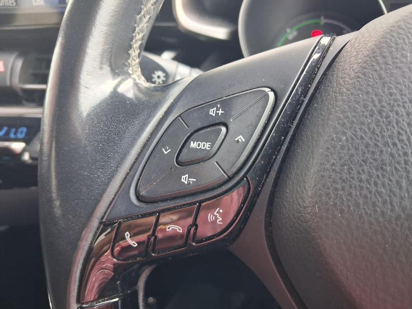 Toyota C-HR Photo at-5597813ce2ea4a9e958ad6e29728db7b.jpg