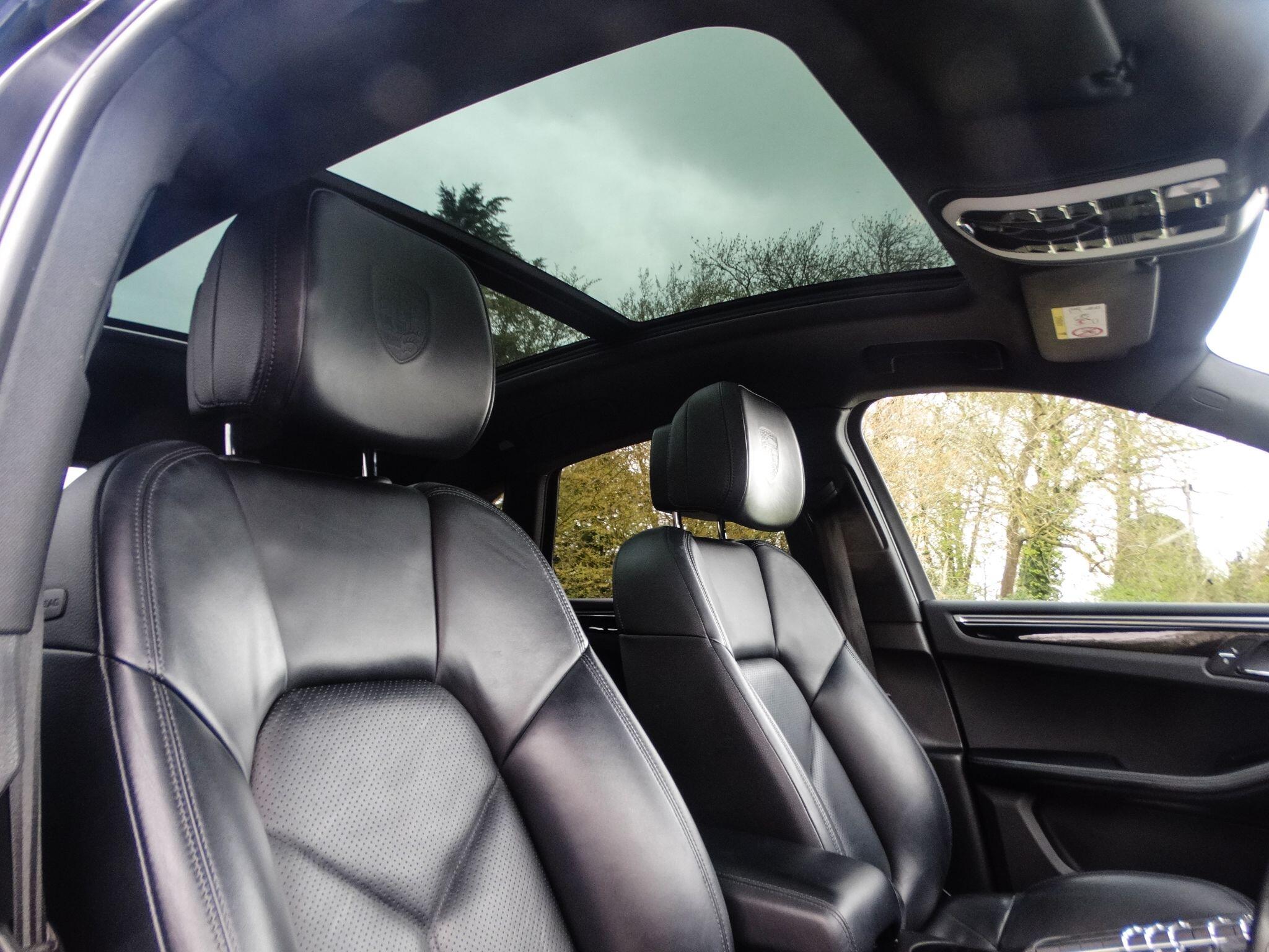 Porsche Macan 3.0 TD V6 S SUV 5dr Diesel PDK 4WD Euro 6 (s/s) (258 ps) — photo 20