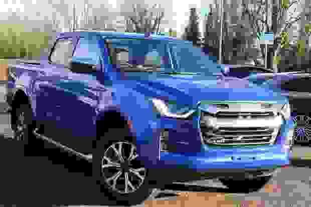 Used 2023 Isuzu D-Max 1.9 TD DL40 Auto 4WD Euro 6 (s/s) 4dr Barritz blue at Duckworth Motor Group