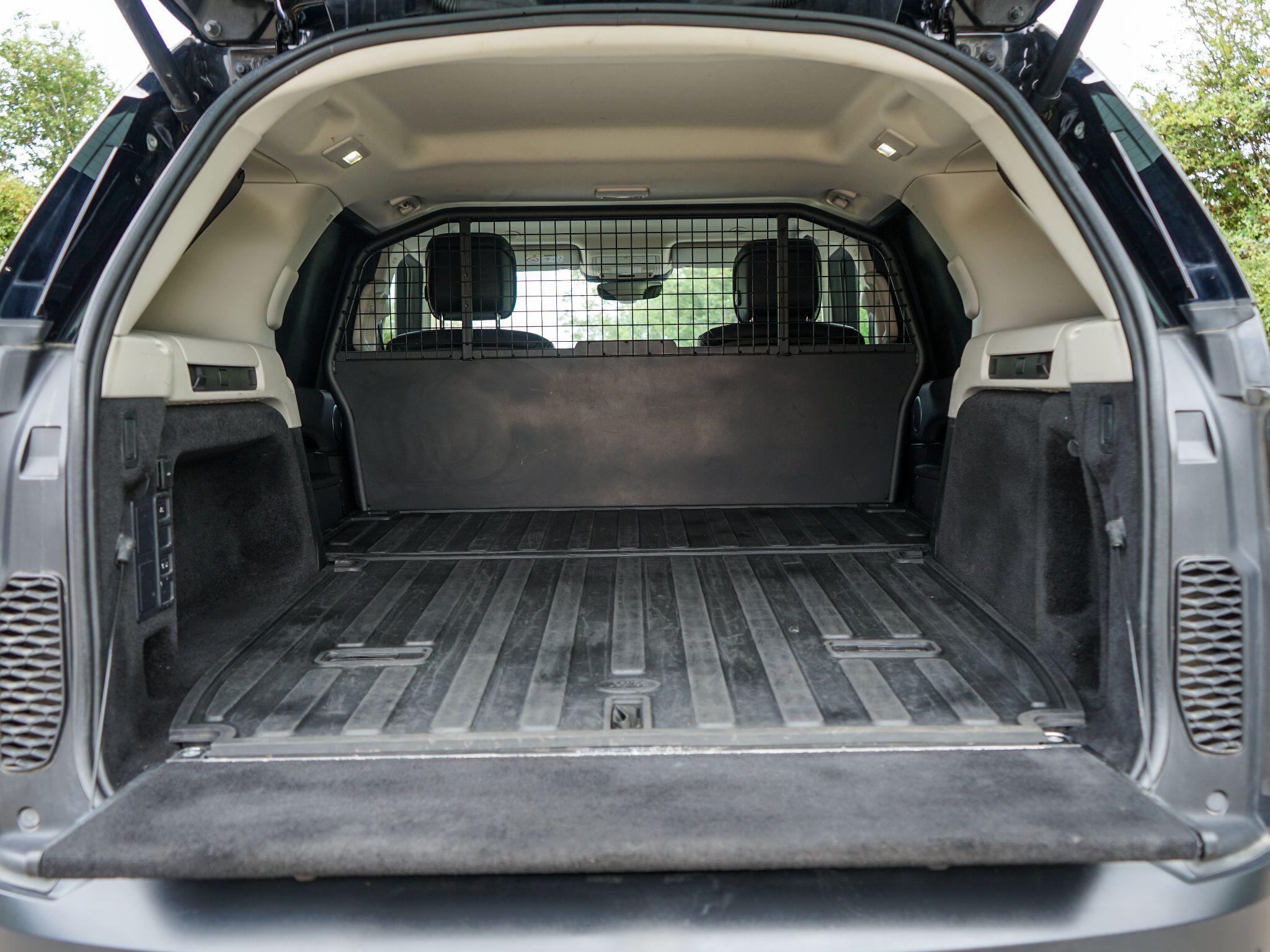 Land Rover Discovery 3.0 D300 MHEV SE Auto 4WD Euro 6 (s/s) 5dr — photo 22
