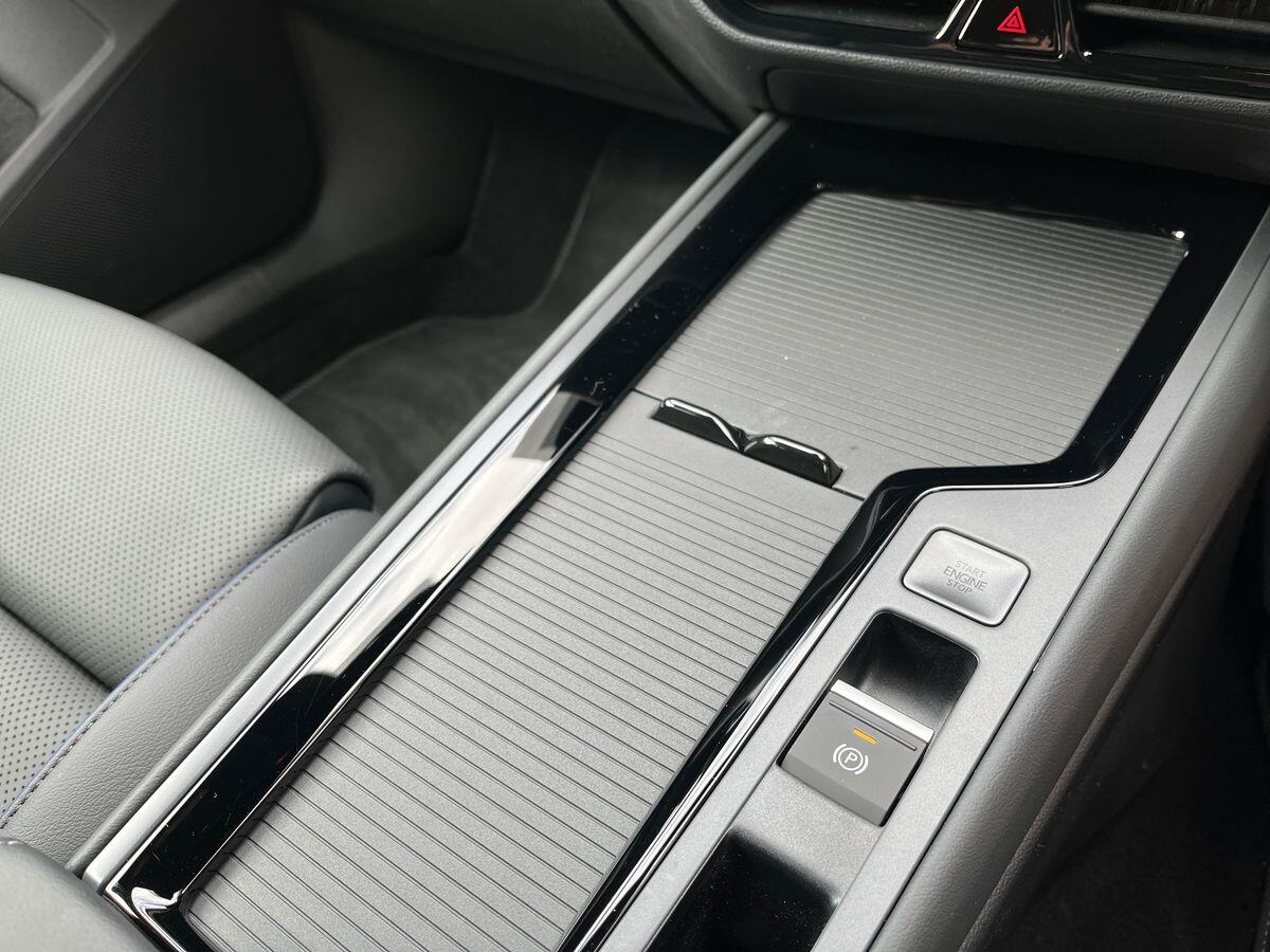 Volkswagen Passat Photo at-5653d0b61c434acf8c22ab510862eb02.jpg
