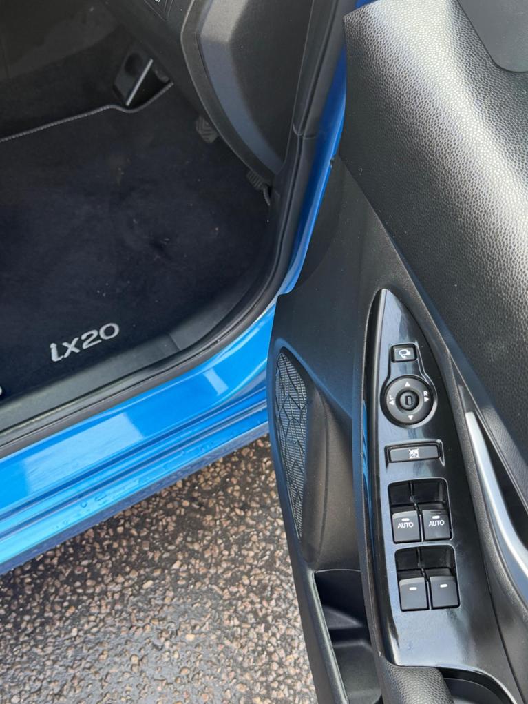 Used Hyundai ix20 VX65UWA 26