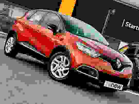 Renault Captur Photo at-56677d71d716417cbe9d2e05614f1e44.jpg