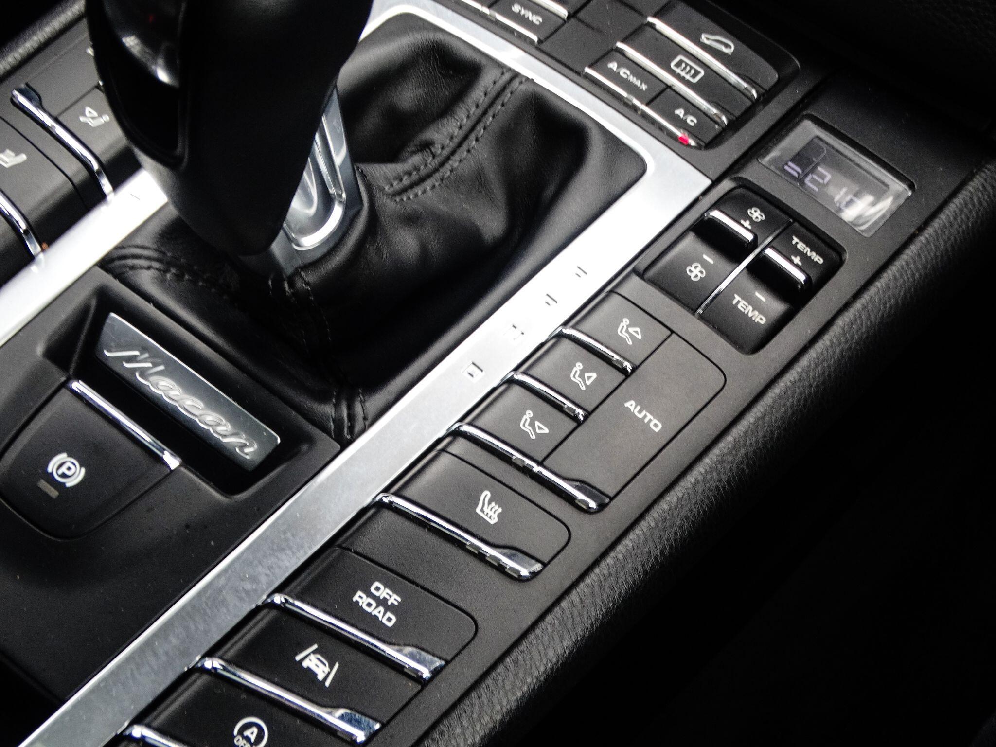 Porsche Macan 3.0 TD V6 S SUV 5dr Diesel PDK 4WD Euro 6 (s/s) (258 ps) — photo 25