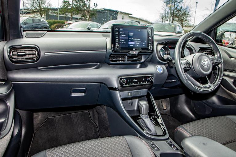 Used Toyota Yaris YY21UPM 6