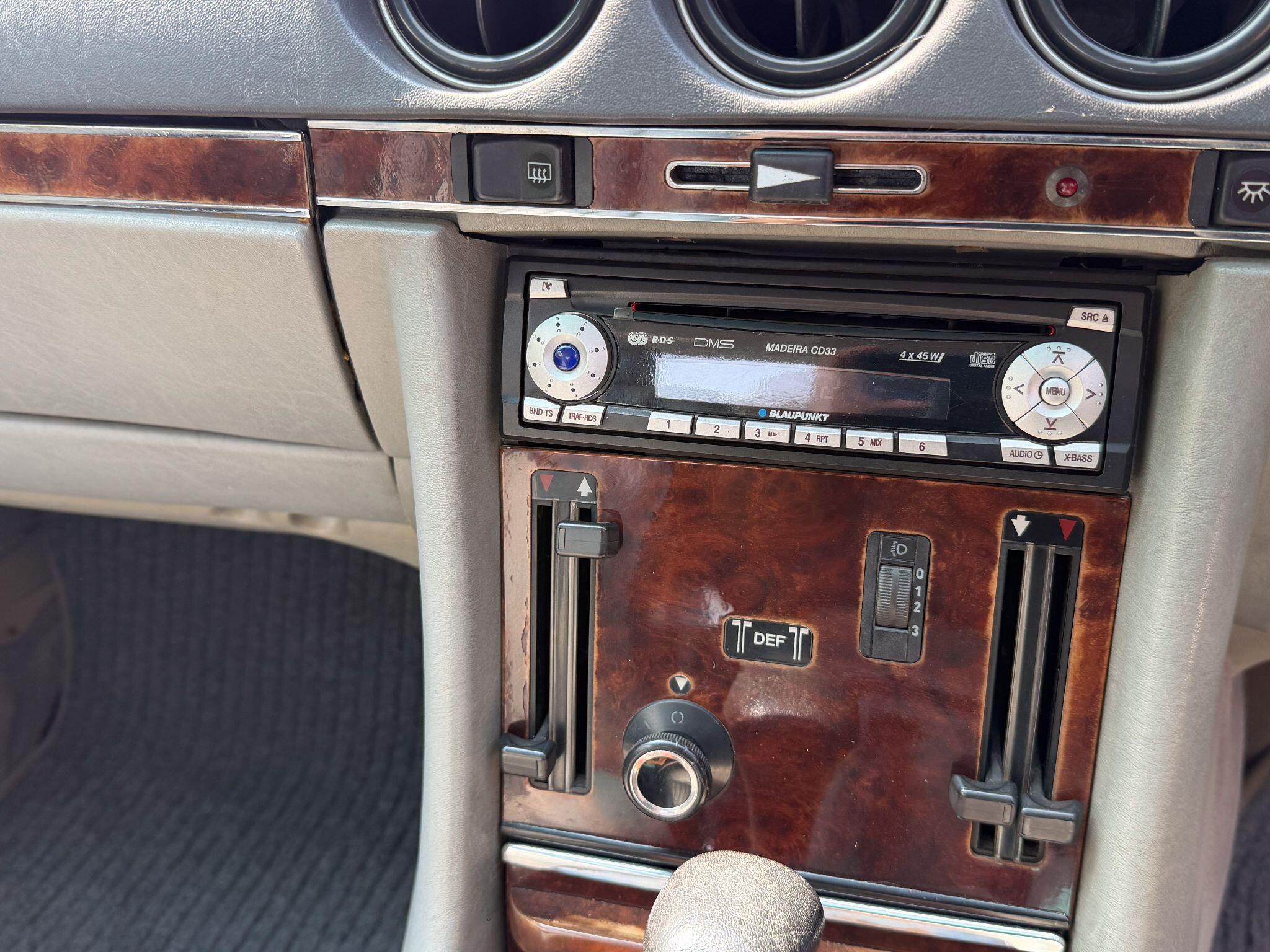 Mercedes-Benz 380 3.8 SL 2dr — photo 16