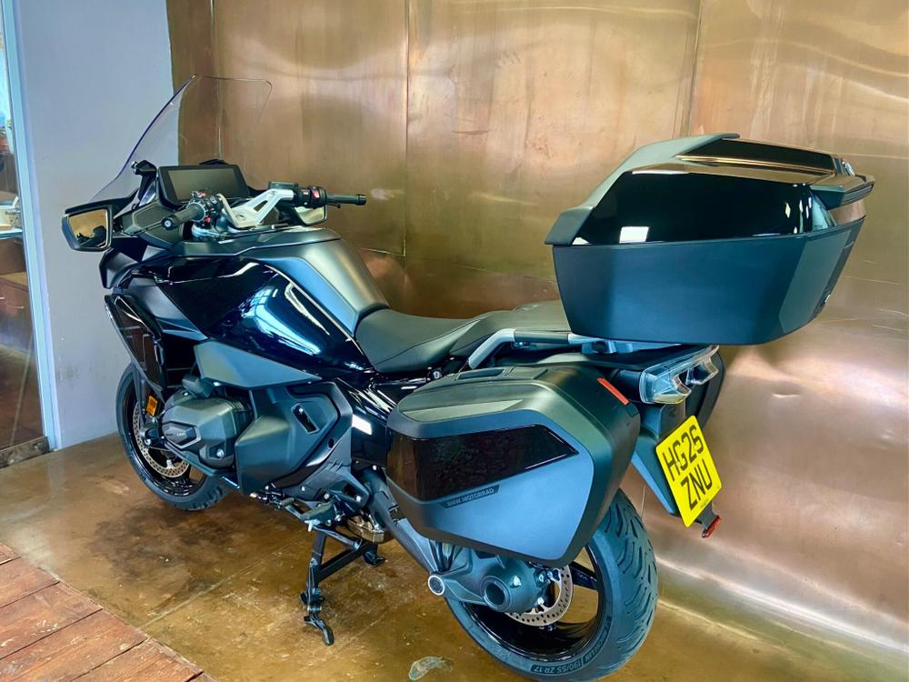 BMW R 1300 RT Photo at-576d5156248c43d397441825af6e5e1e.jpg