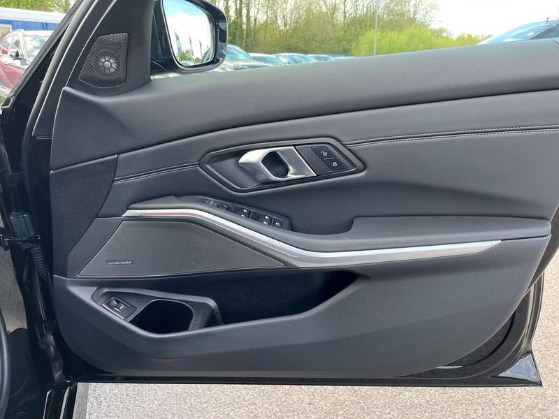 BMW 3 Series Photo 29