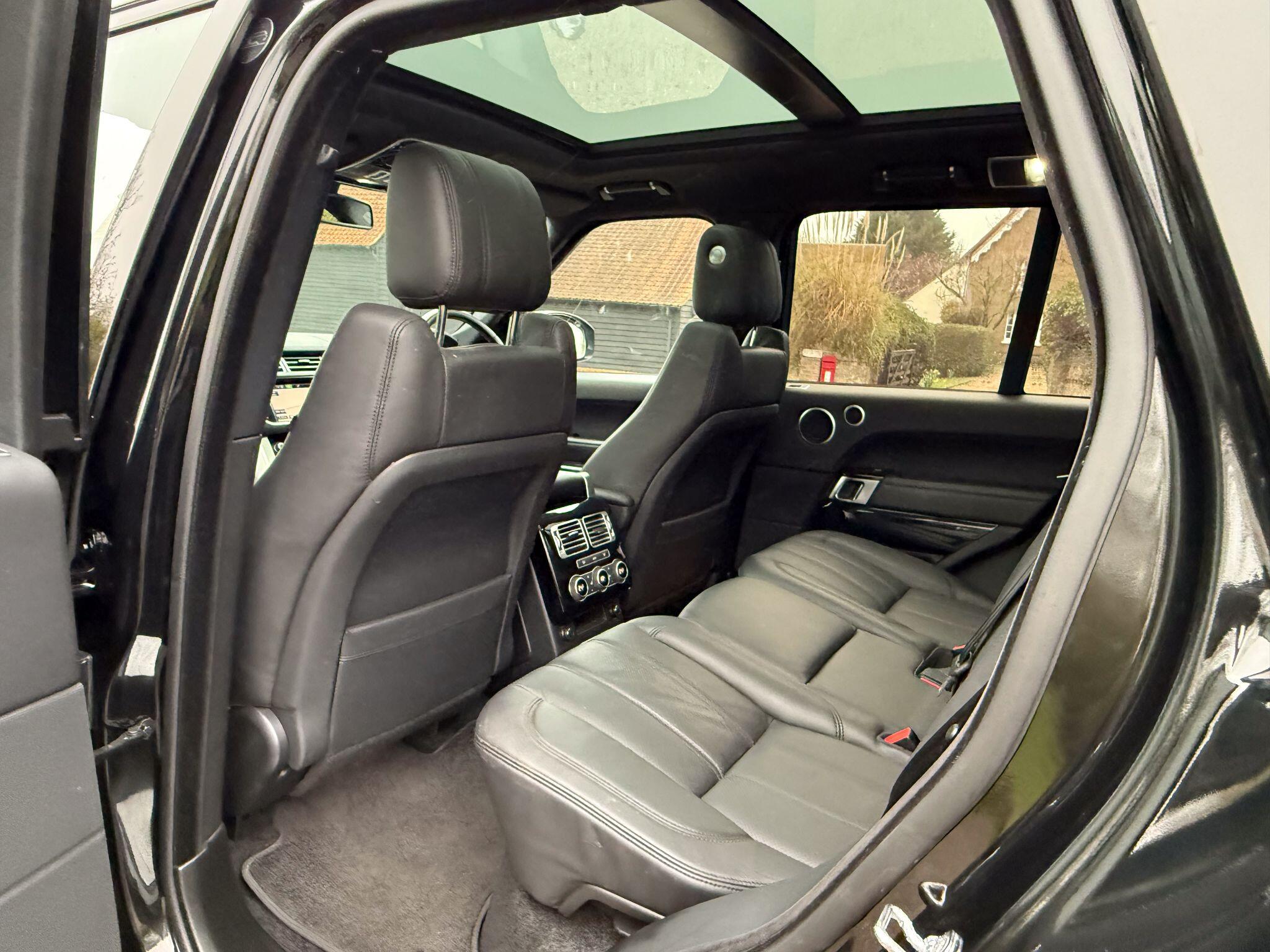 Land Rover Range Rover 3.0 TD V6 Vogue Auto 4WD Euro 6 (s/s) 5dr — photo 14