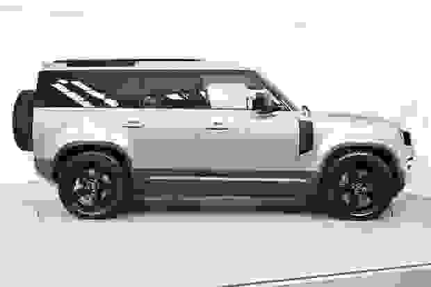 Land Rover DEFENDER Photo at-57ad63d132f344d784a637e6005218bd.jpg